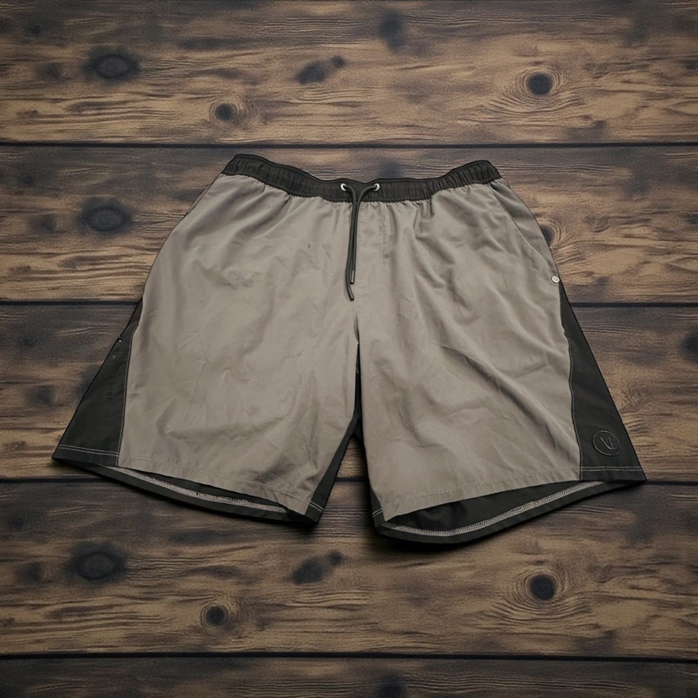 Vuori Men's Athletic Shorts Gray Black Drawstring Elastic Waist Pockets Size L